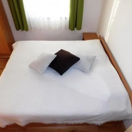 Behagliche In Mit Terrasse Und Grill Apartmán