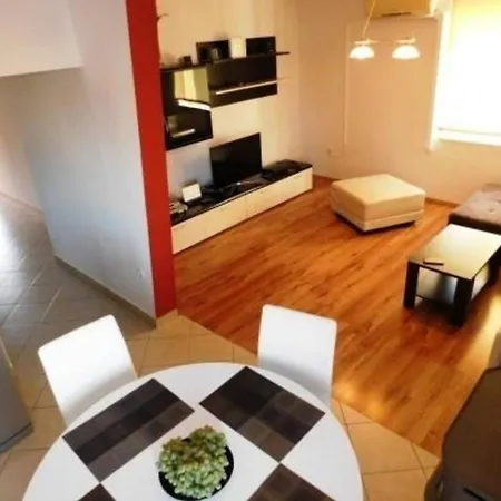 Behagliche In Mit Terrasse Und Grill Apartment Zadar