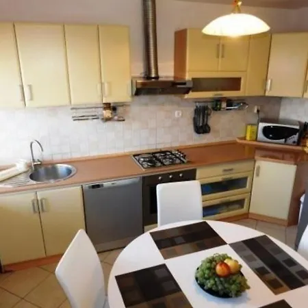 Behagliche In Mit Terrasse Und Grill Apartment